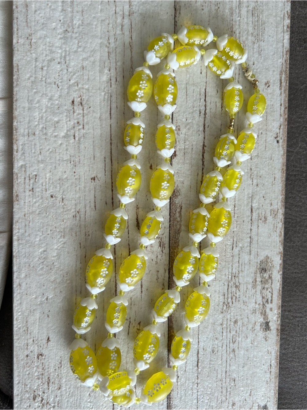 VTG Yellow Bead Necklace with White Accents — Women's Jewelry